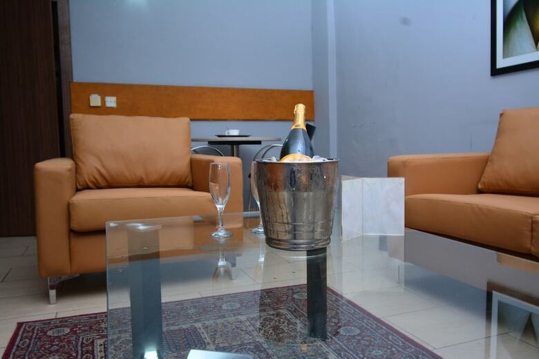 Signatious Hotel And Suites Delta
