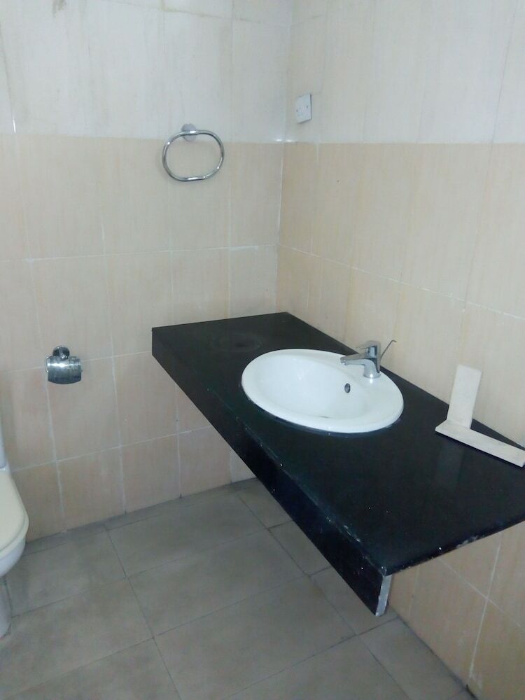 Signatious Hotel And Suites Delta
