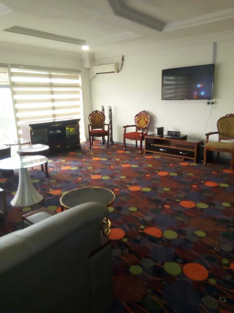 Signatious Hotel And Suites Delta