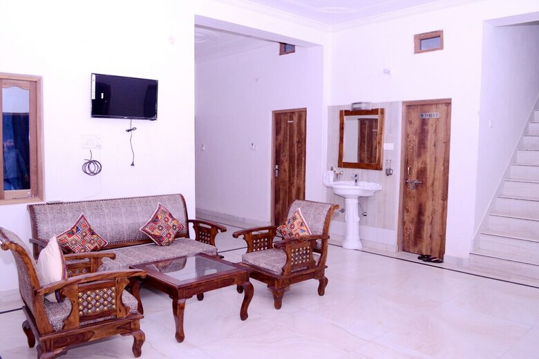 Sartaj Hotel