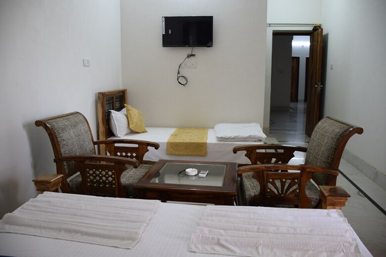 Sartaj Hotel