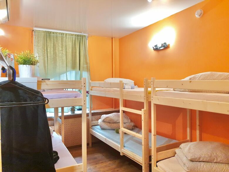 Hostal Come2us Fontanka 127