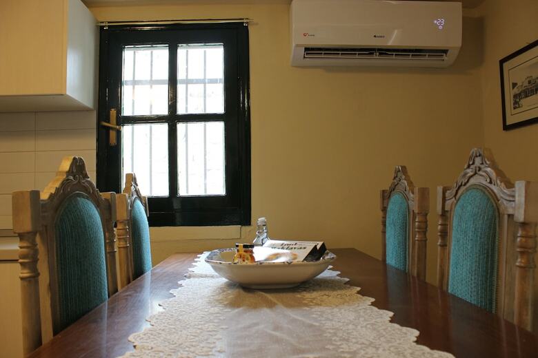 Roes Apartments