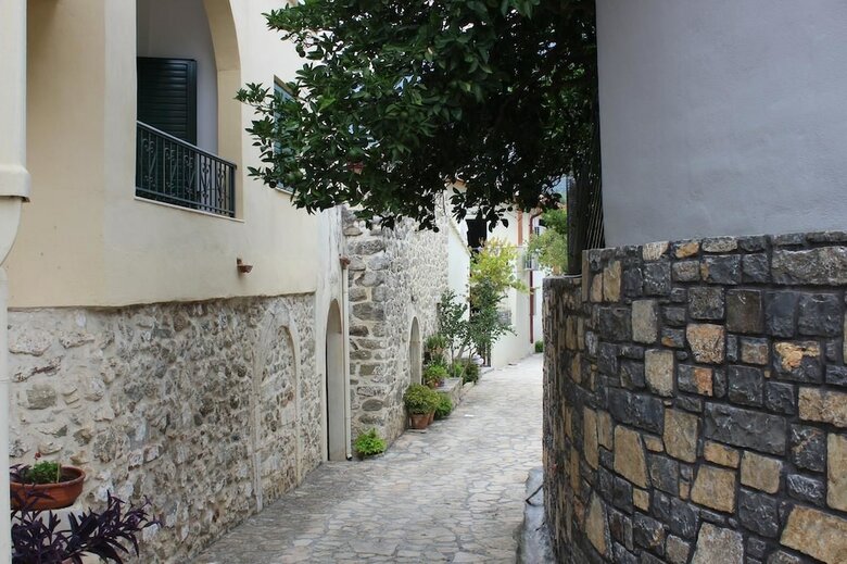 Roes Apartments