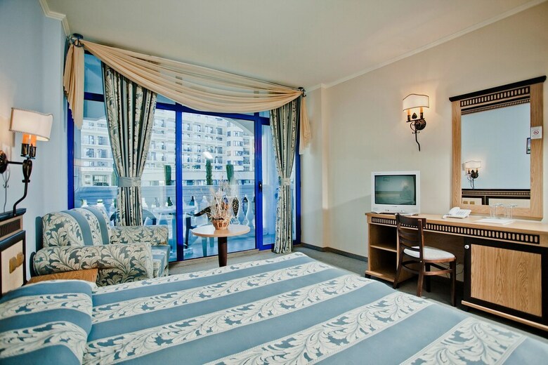 Hotel Chaika Beach Resort