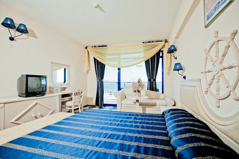 Hotel Chaika Beach Resort