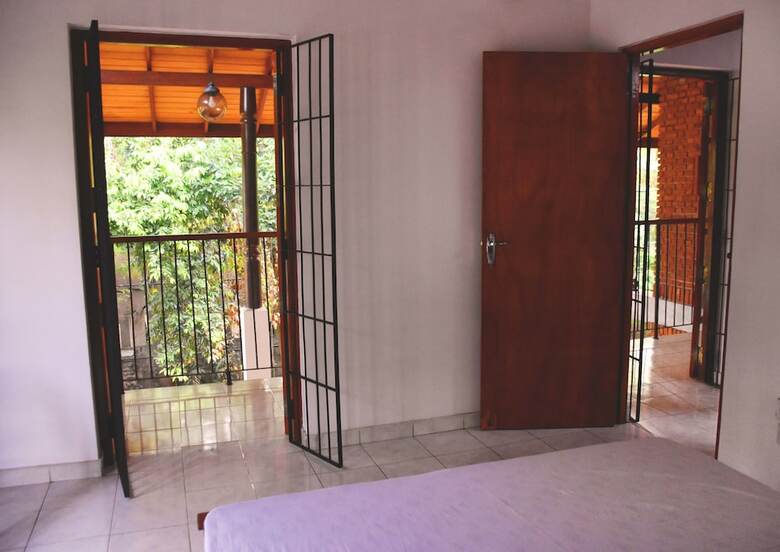 Hostal Ceylon Hostel - Colombo Int Airport