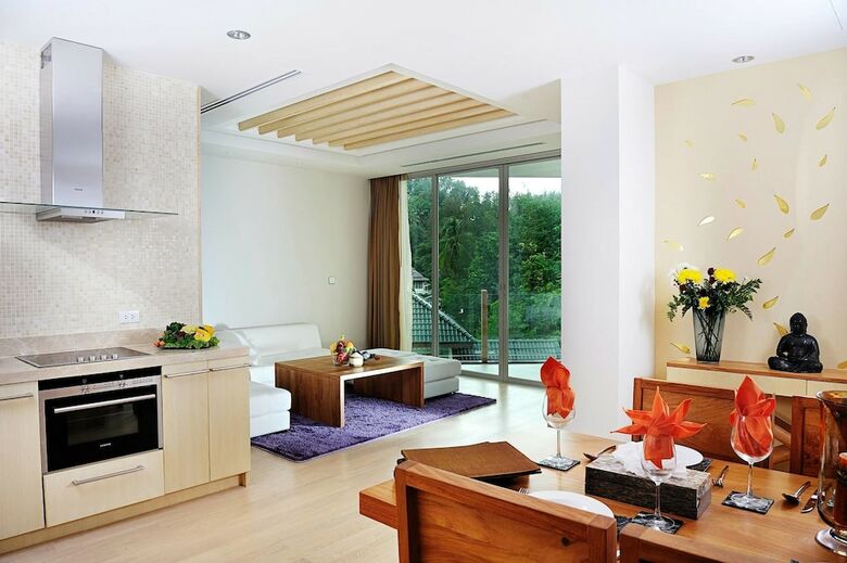 Aparthotel Beachfront Phuket Seaview Suites
