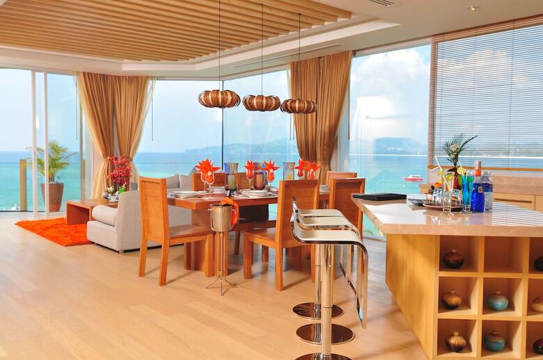 Aparthotel Beachfront Phuket Seaview Suites