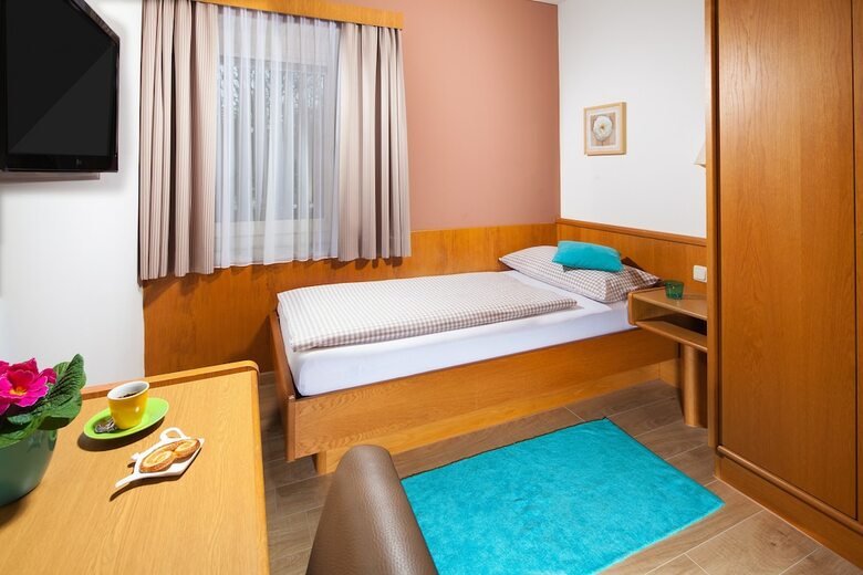 Pension Hotel Apartment Auwirt