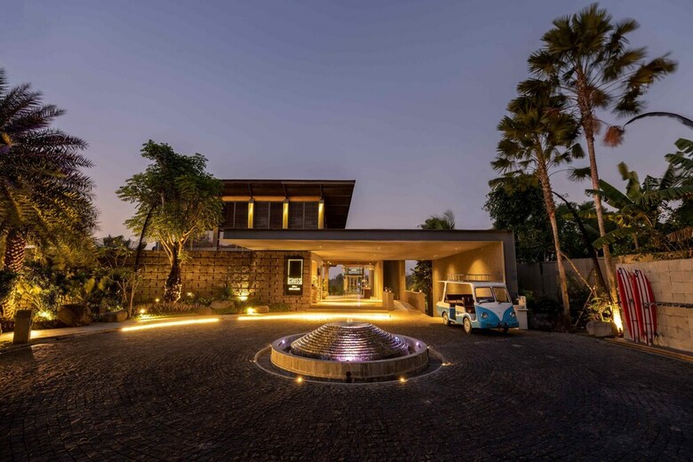 Hotel X2 Bali Breakers Resort