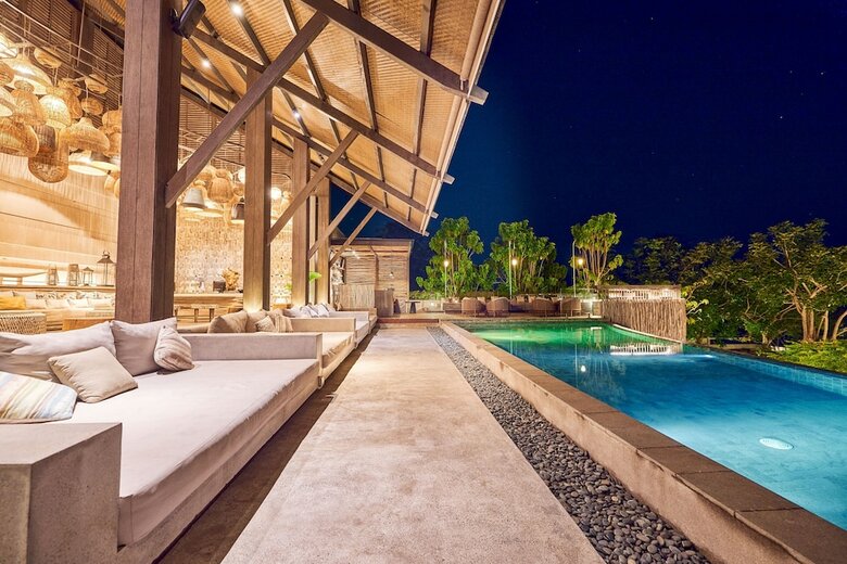 Hotel X2 Bali Breakers Resort