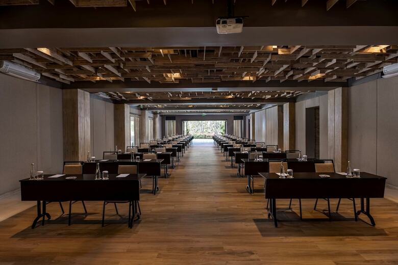 Hotel X2 Bali Breakers Resort