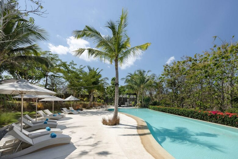 Hotel X2 Bali Breakers Resort