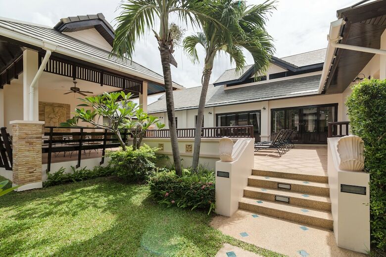 4 Bedroom Private Bali Style Villa Hh1