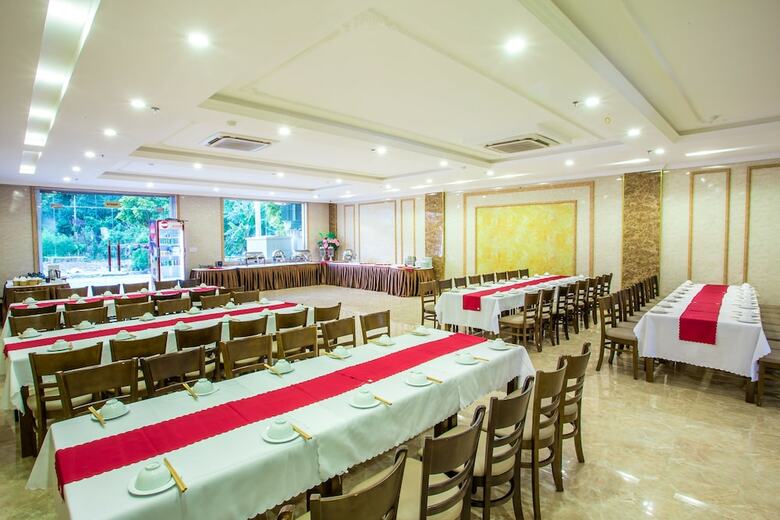 Red Coral Ha Long Hotel
