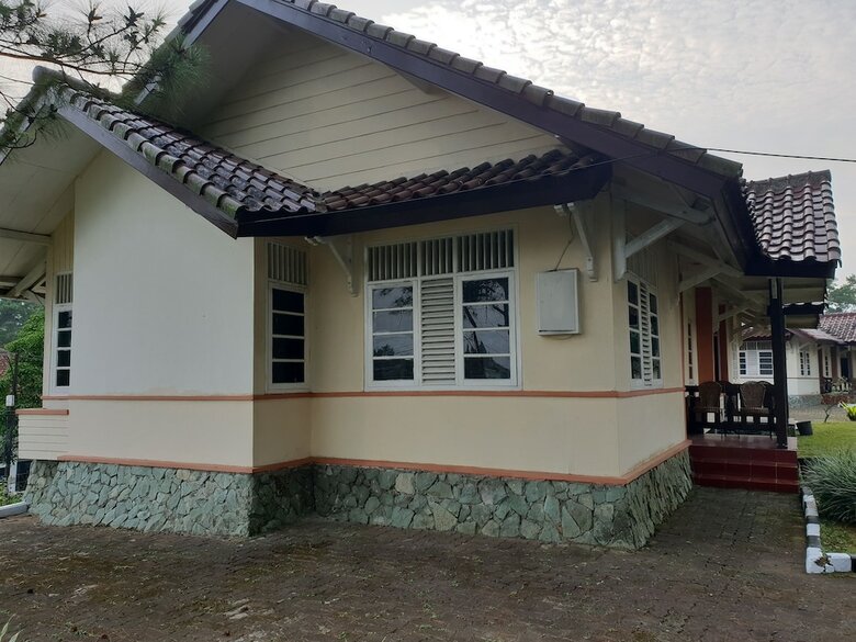 Bed & Breakfast Cisarua Indah Cottage