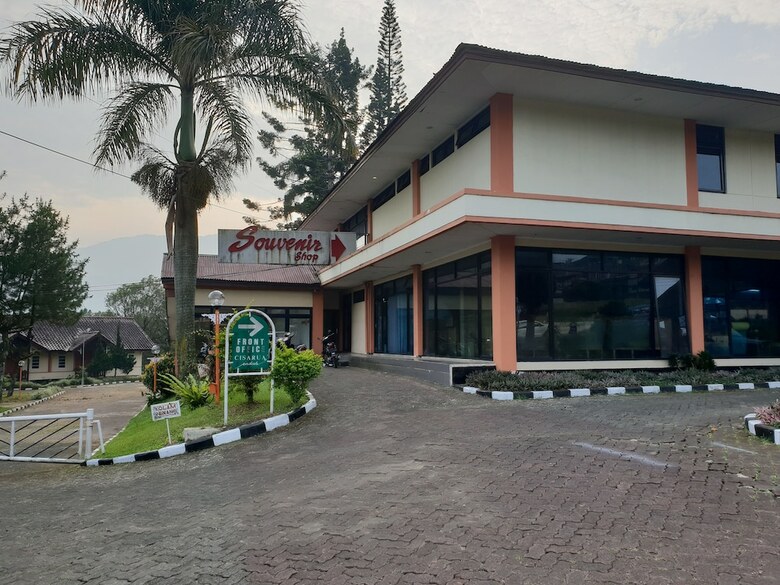 Bed & Breakfast Cisarua Indah Cottage