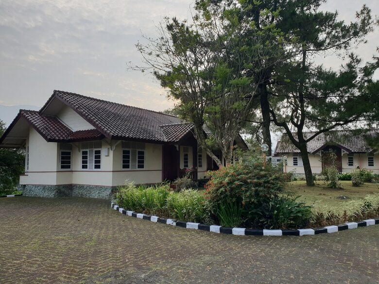 Bed & Breakfast Cisarua Indah Cottage