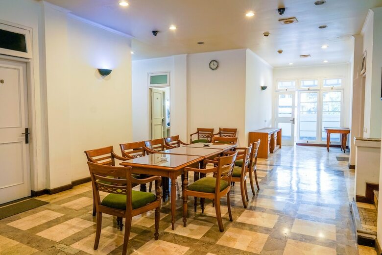 Oyo 1452 Hotel Utari