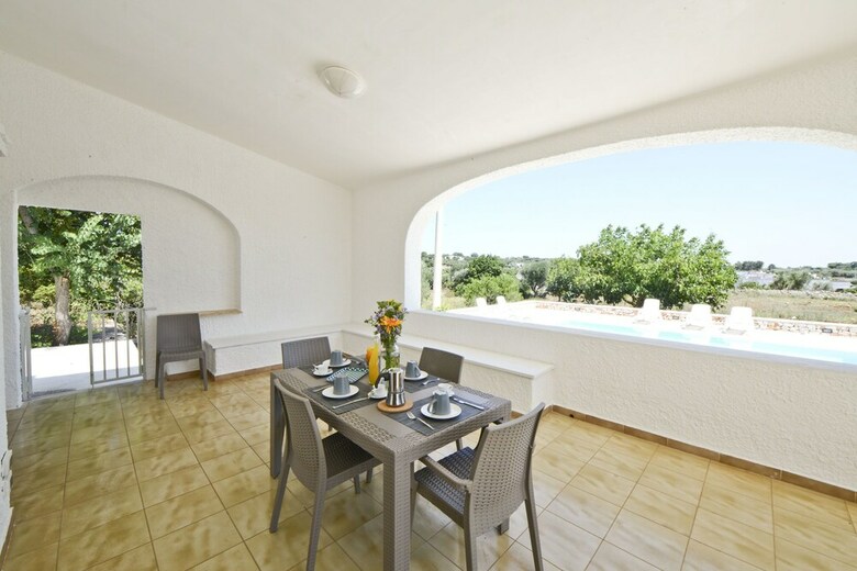 Villa, Trulli E Piscina Nel Cuore Della Valle D'itria