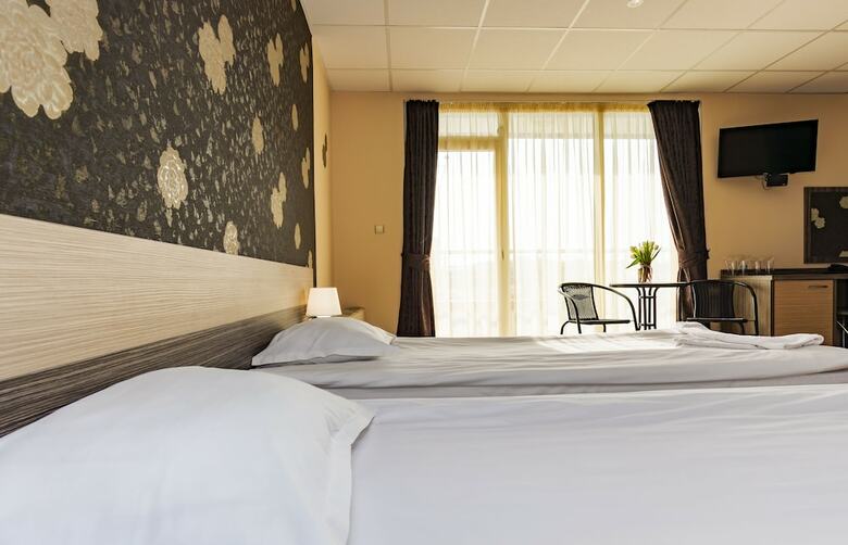 City Hotel