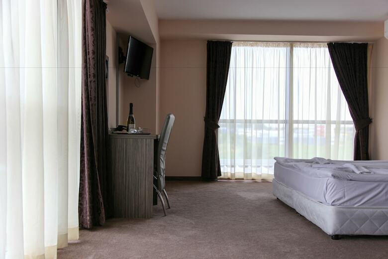 City Hotel