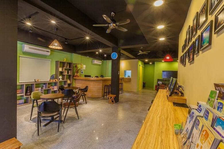Hostal Goldenhouse Hostel