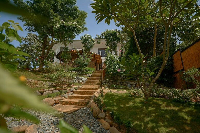 Hilltop Pool And Villa