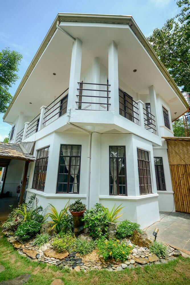 Hilltop Pool And Villa