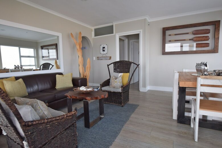 Dolphin House Apartments