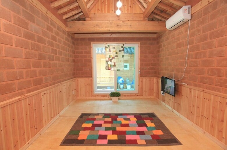 Pension Sanasa Red Clay House