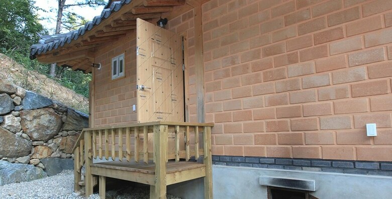 Pension Sanasa Red Clay House