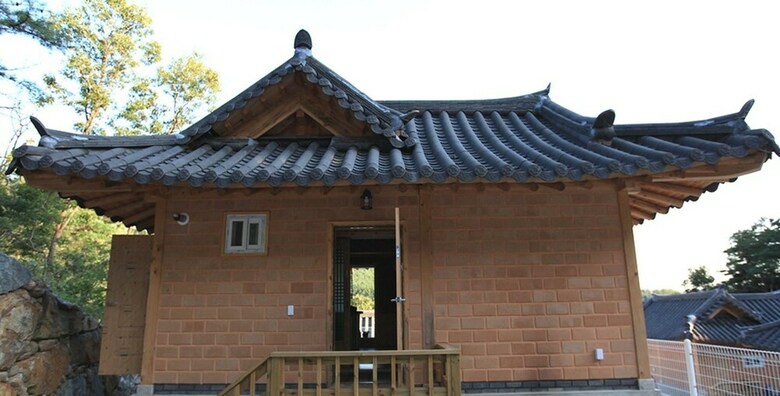 Pension Sanasa Red Clay House