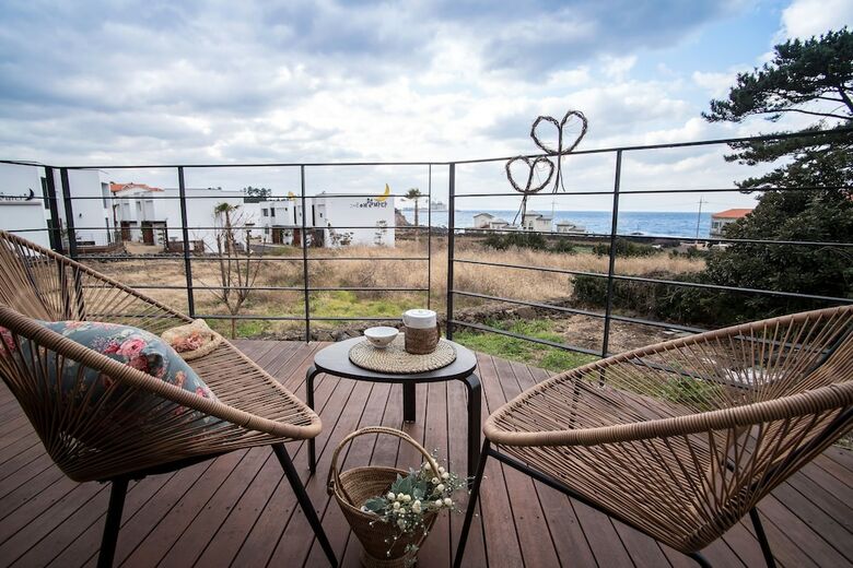 Pension Aewol Bada Town House