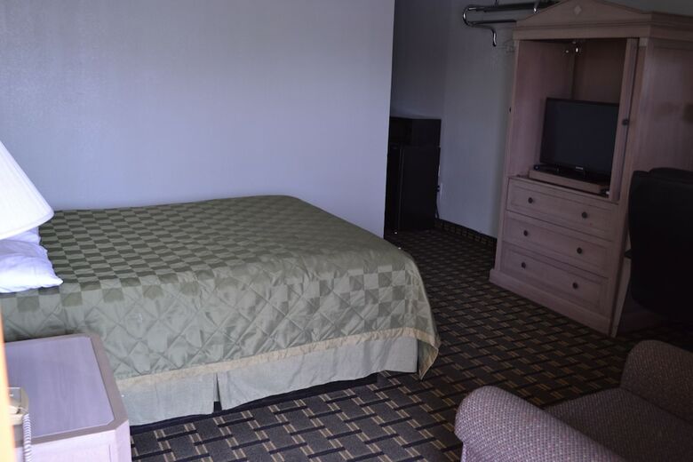 Lake Country Motel