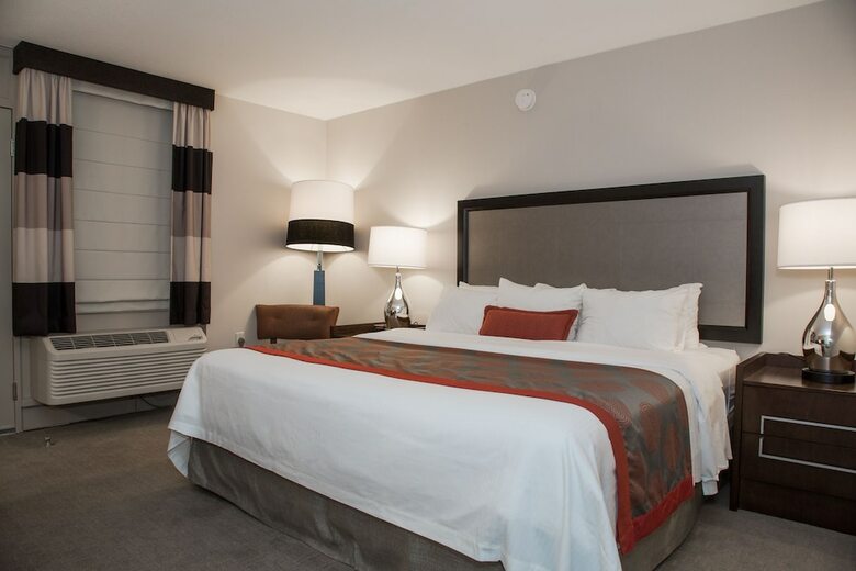 Hotel Ramada By Wyndham Boston