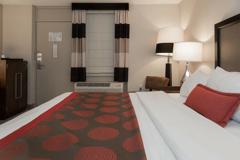 Hotel Ramada By Wyndham Boston