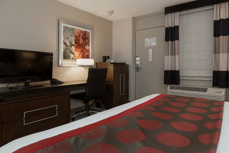 Hotel Ramada By Wyndham Boston