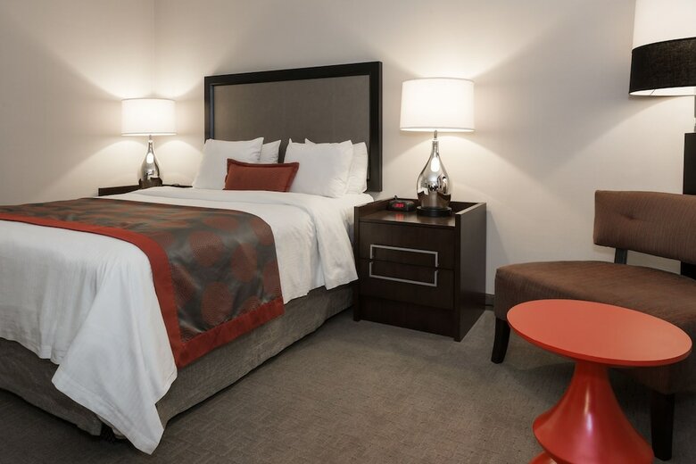Hotel Ramada By Wyndham Boston