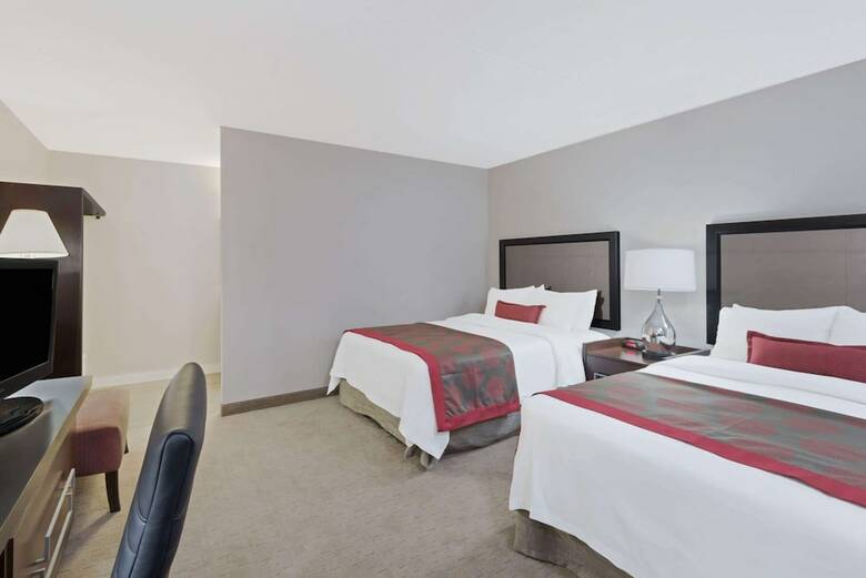 Hotel Ramada By Wyndham Boston