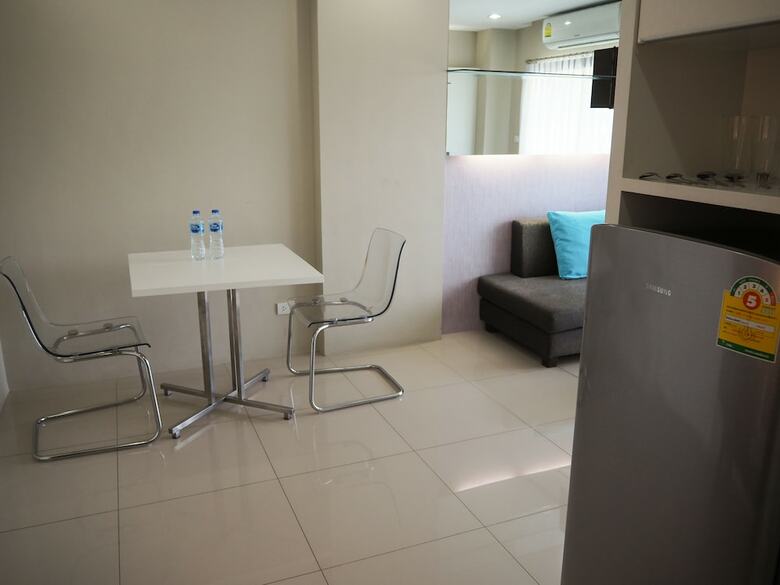 Apartamentos The Scene Phuket By Pim