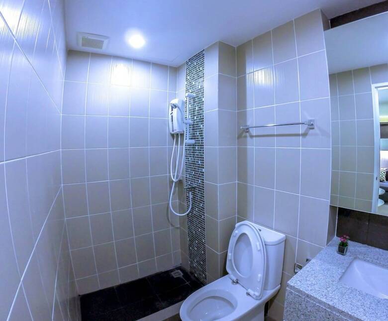 Apartamentos The Scene Phuket By Pim