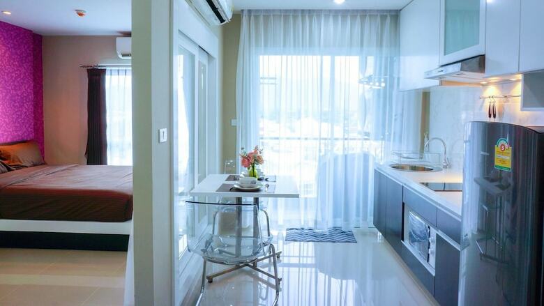 Apartamentos The Scene Phuket By Pim