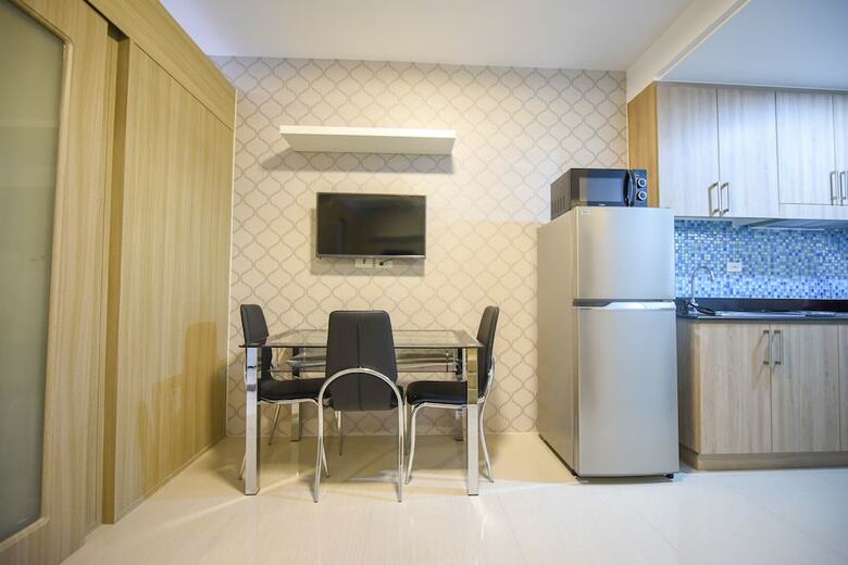 Usp Suites At Shore Residences