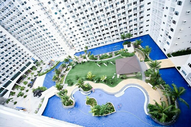 Usp Suites At Shore Residences