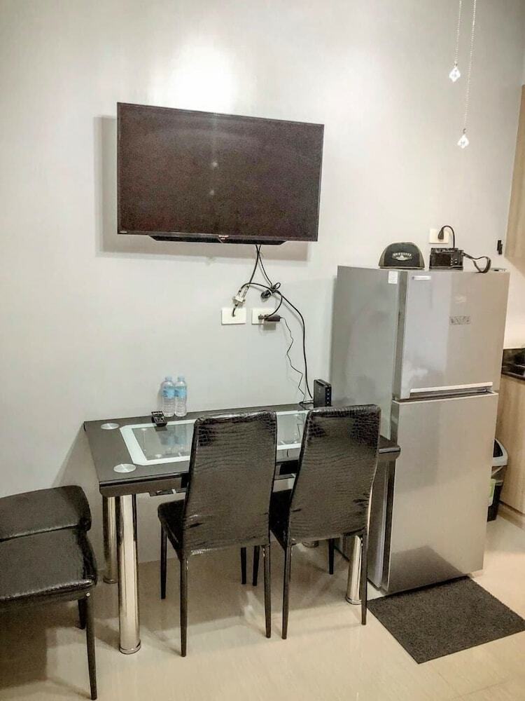 Usp Suites At Shore Residences