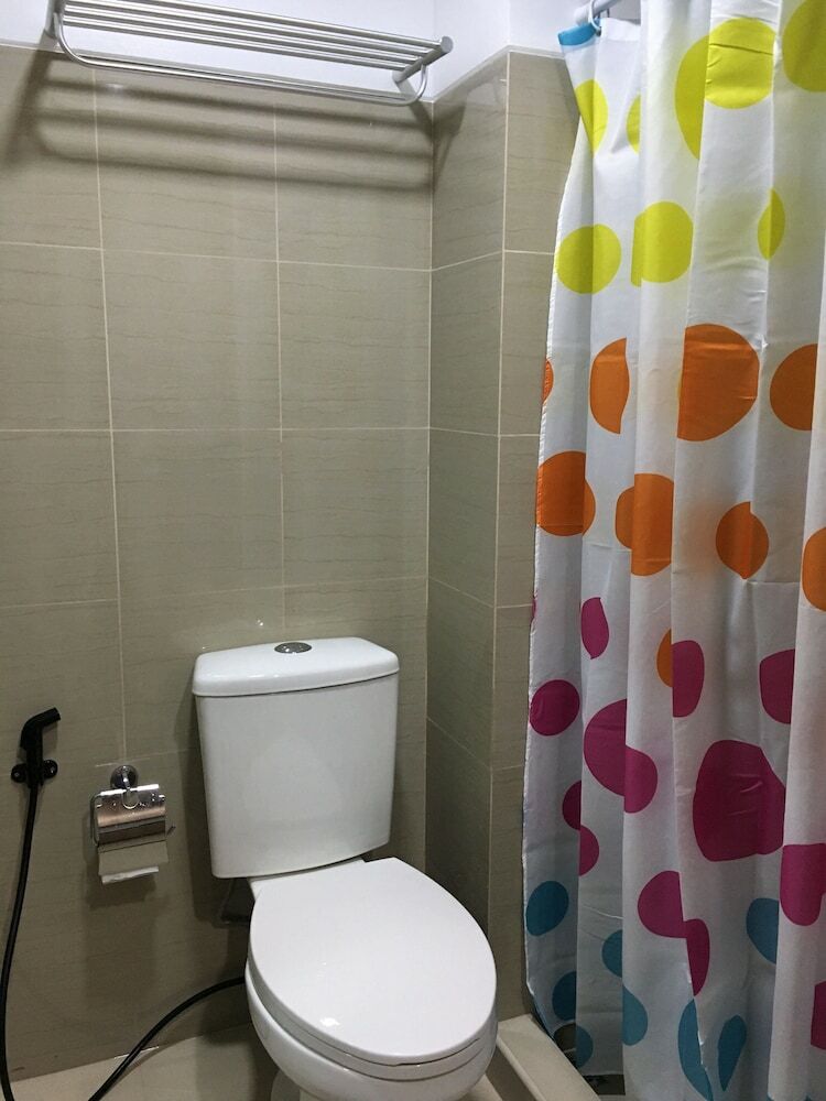 Usp Suites At Shore Residences