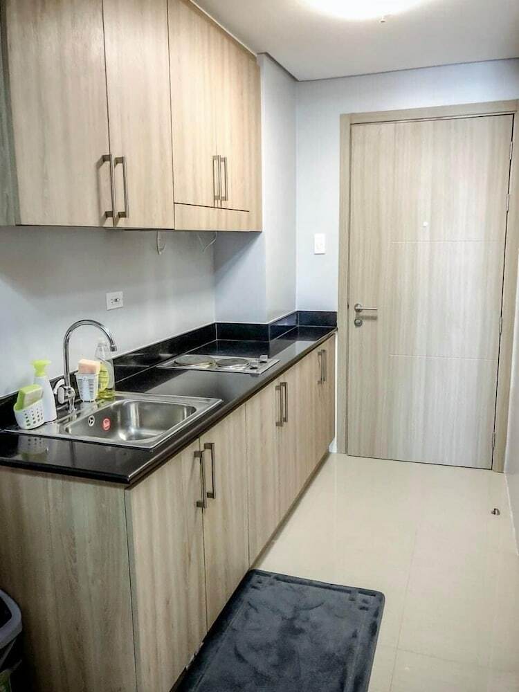 Usp Suites At Shore Residences