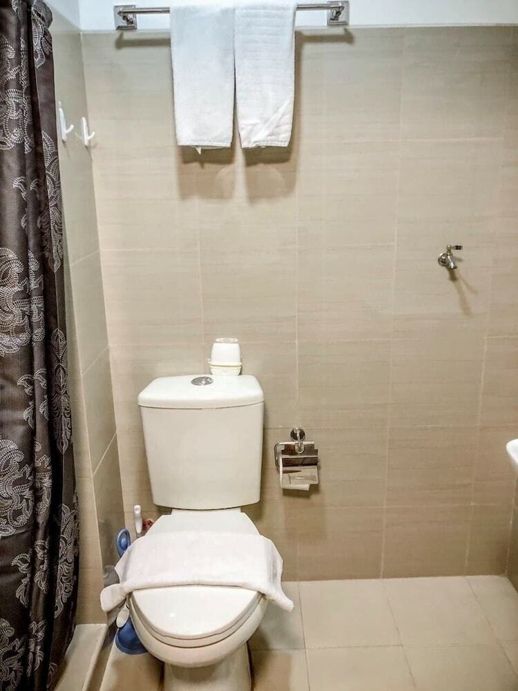 Usp Suites At Shore Residences